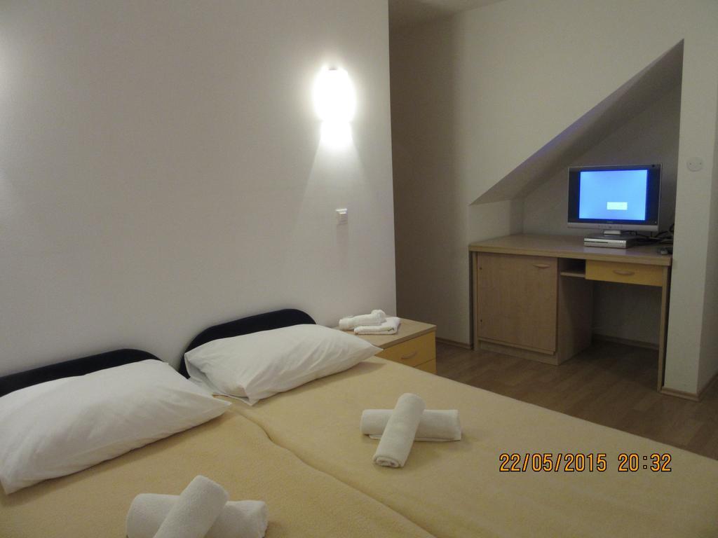 Blue Frog Gasthuis 3*
